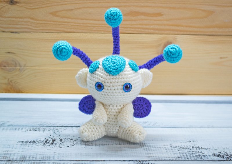 Cute alien plush crochet animal amigurumi, stuffed alien toy fantasy creature - 玩偶/公仔 - 压克力 白色