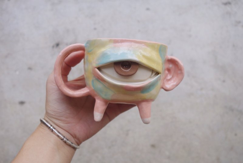 Handmade ceramic mug with big eye in water colour pastel :) - 花瓶/陶器 - 陶 粉红色