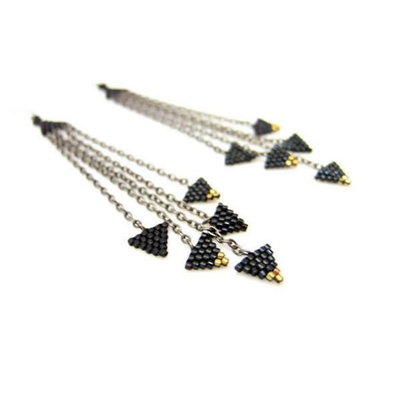 Black Triangle Earrings, Beaded Black Earrings, Black Dangle Earrings, Beaded Chain Earrings - 耳环/耳夹 - 玻璃 黑色