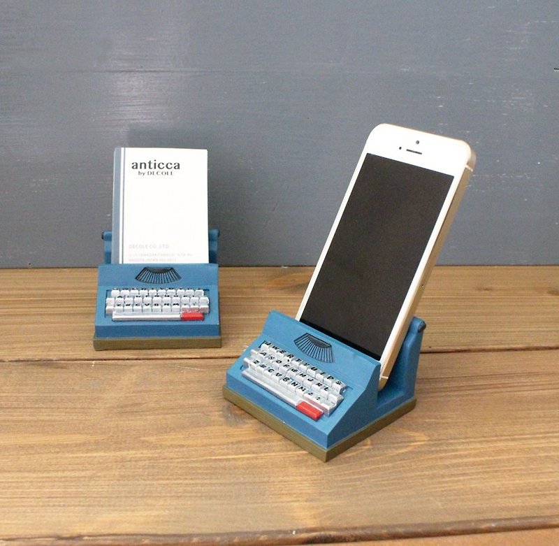 【日本Decole】anticca系列 打字机造型手机架 / 平板架 - 手机座/防尘塞 - 其他材质 蓝色