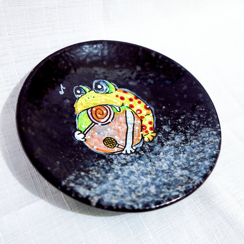 疗愈陶瓷手绘盘 - 小歌手蛙蛙(14cm) - 花瓶/陶器 - 陶 黄色