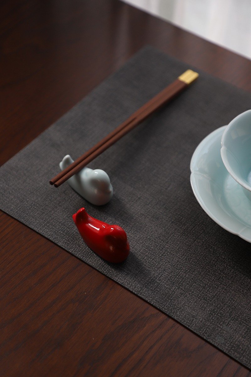 鸳鸯筷架 中式宋風 雅緻陶瓷 新婚/新年/節日禮 - 筷子/筷架 - 瓷 红色