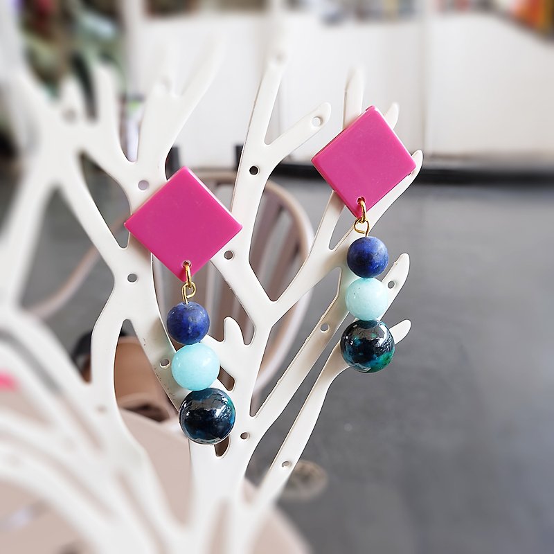 Glass bead earrings (code : mer003) with stainless steel post - 耳环/耳夹 - 石头 粉红色