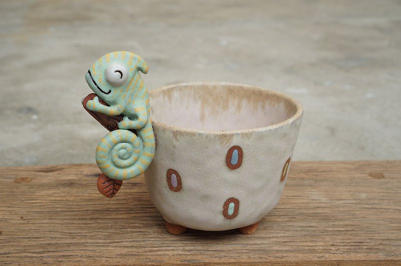 Branch with chameleon plant pot for cactus , handmade ceramic , pottery - 花瓶/陶器 - 陶 咖啡色
