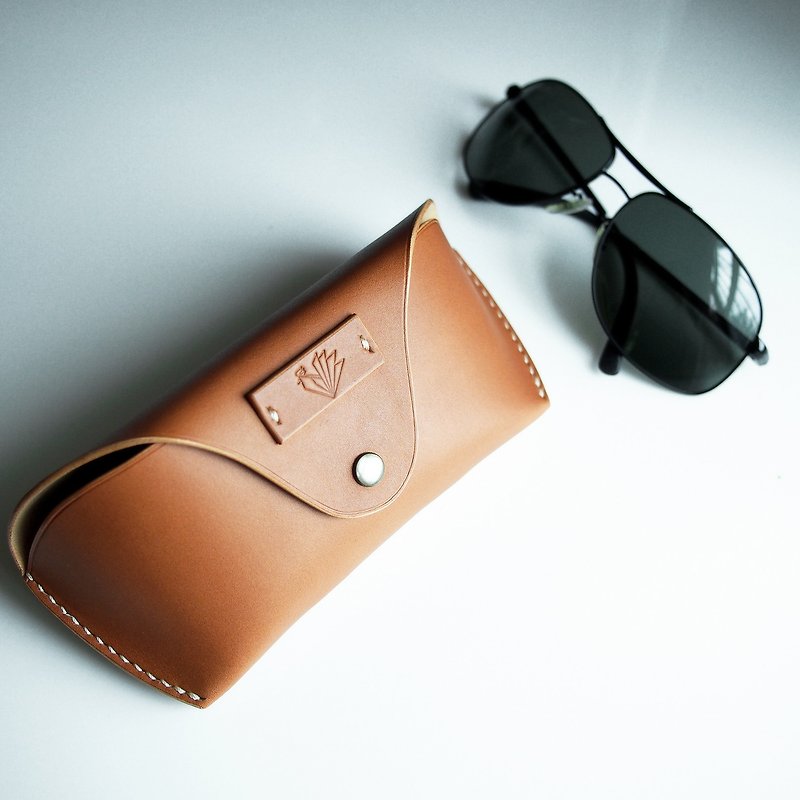 Handmade Classic Leather Sunglasses Case / Sunglasses Pouch - 眼镜/眼镜框 - 真皮 咖啡色