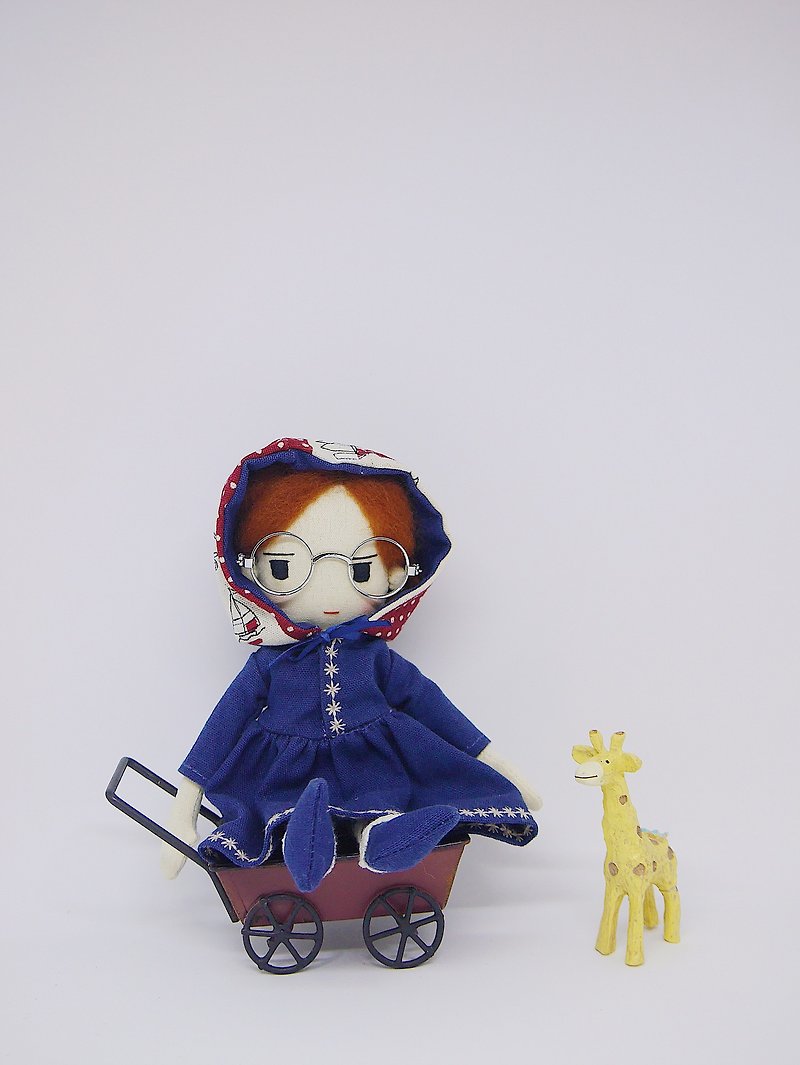 Handmade Doll- Girl in Riding Hood with Spec - 玩偶/公仔 - 棉．麻 