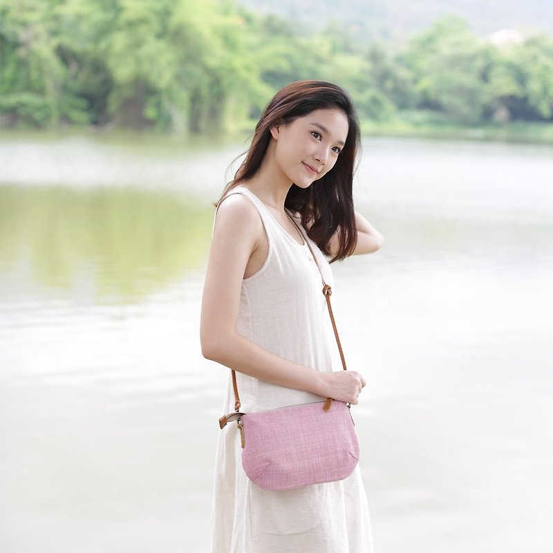 Crossbody Bags mini Curve Hand woven and Botanical Dyed Cotton - 侧背包/斜挎包 - 棉．麻 