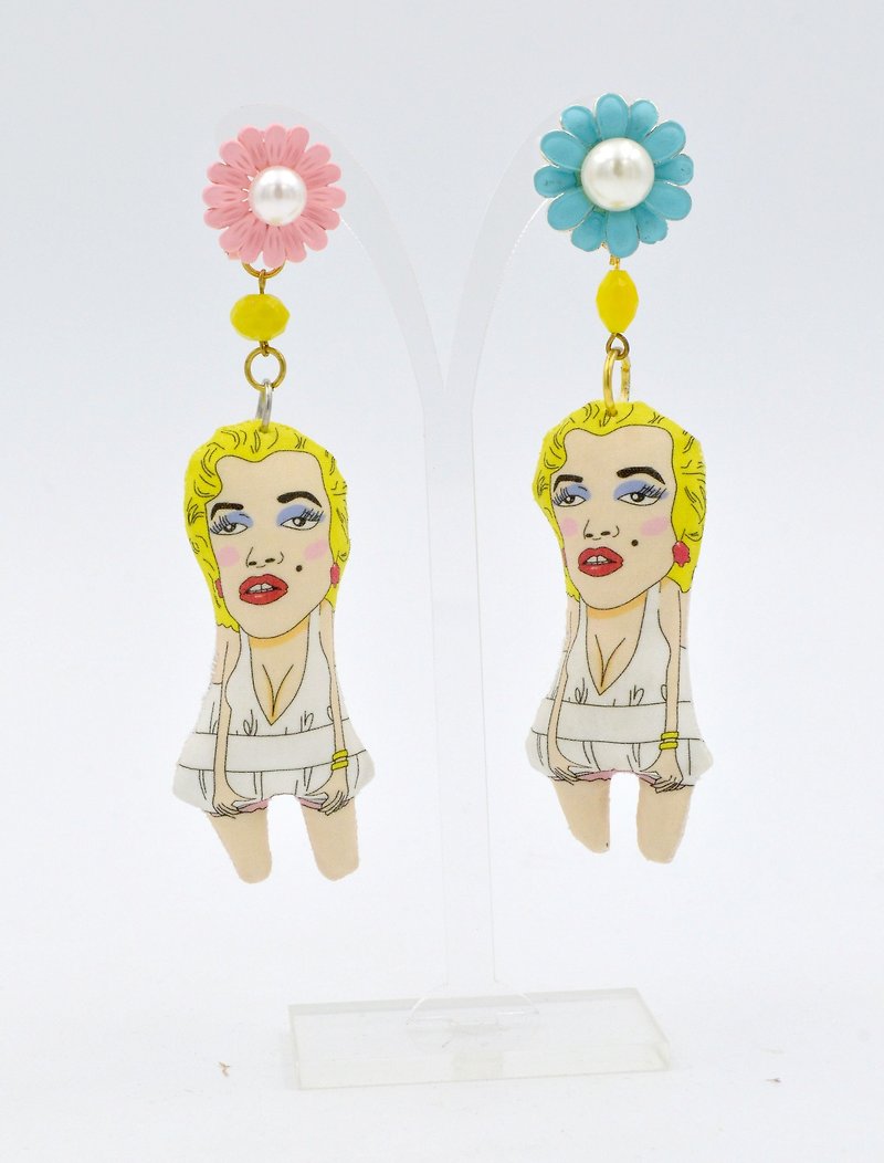 TIMBEE LO 手制布娃娃耳环 每款只有一只 单只发售 - 耳环/耳夹 - 聚酯纤维 多色