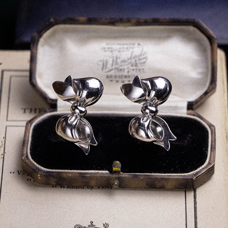 美国Monet品牌古董 银色立体蝴蝶结造型 专利无痛耳夹 - 耳环/耳夹 - 其他金属 银色