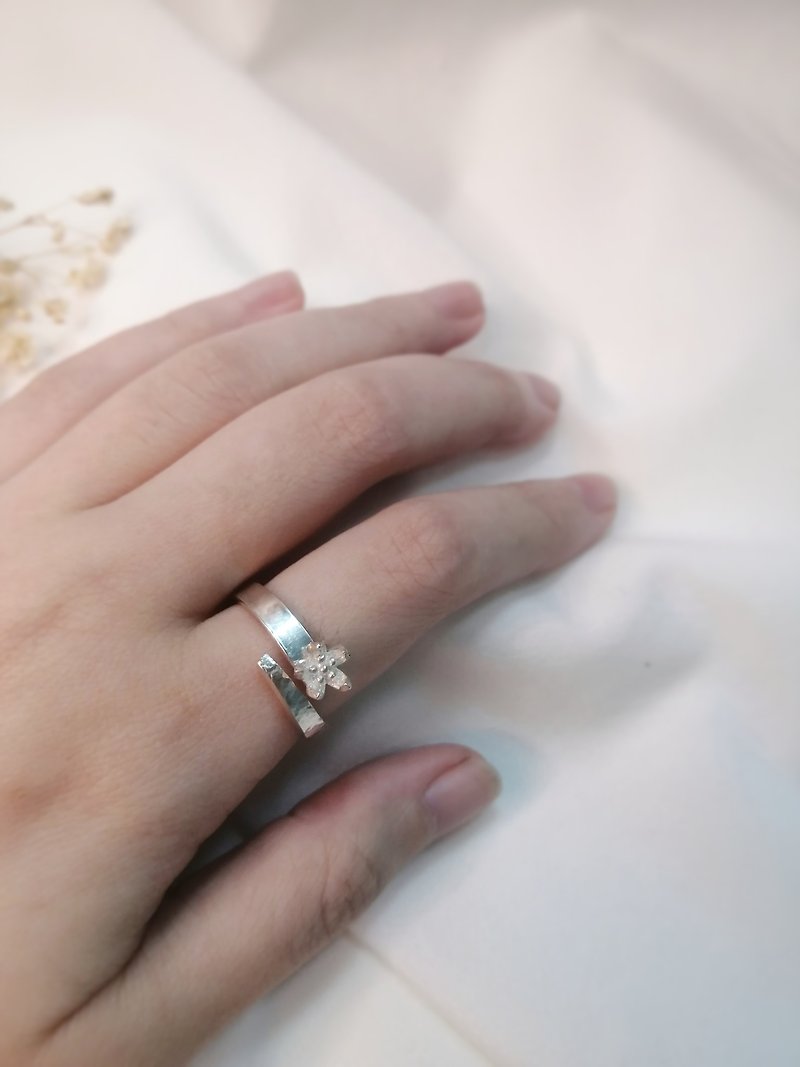 【小花系列】水波纹戒指--美丽  925纯银  调整式戒围  定制 手作 - 戒指 - 纯银 白色
