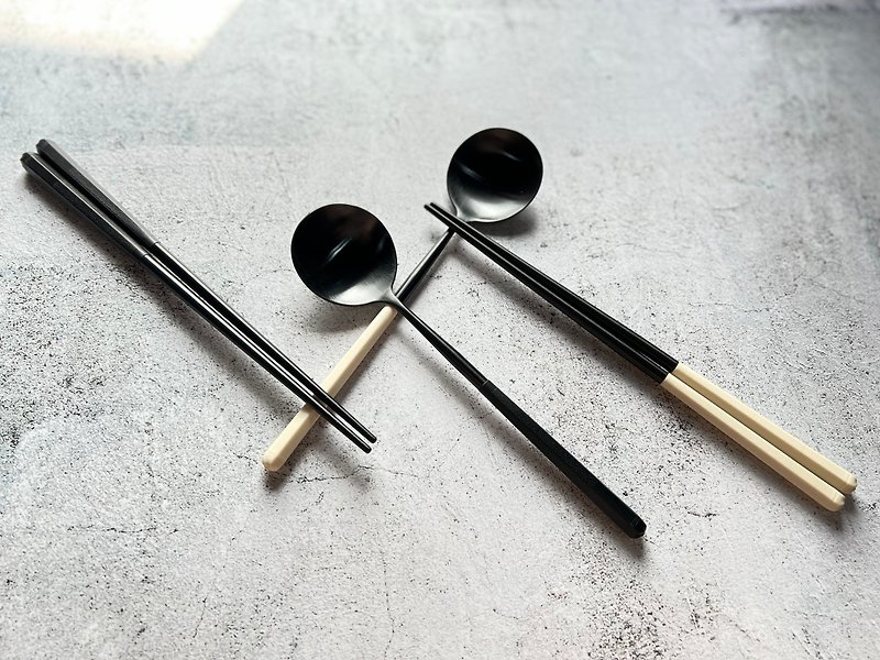 不锈钢极致黑&暖沙白餐具组|筷子、汤匙、礼物 - 餐刀/叉/匙组合 - 不锈钢 黑色