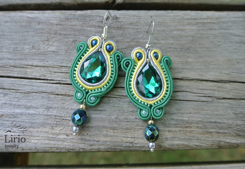 Green Rhinestone Earrings dangle beaded Crystal Embroidered soutache bohemian - 耳环/耳夹 - 水晶 绿色