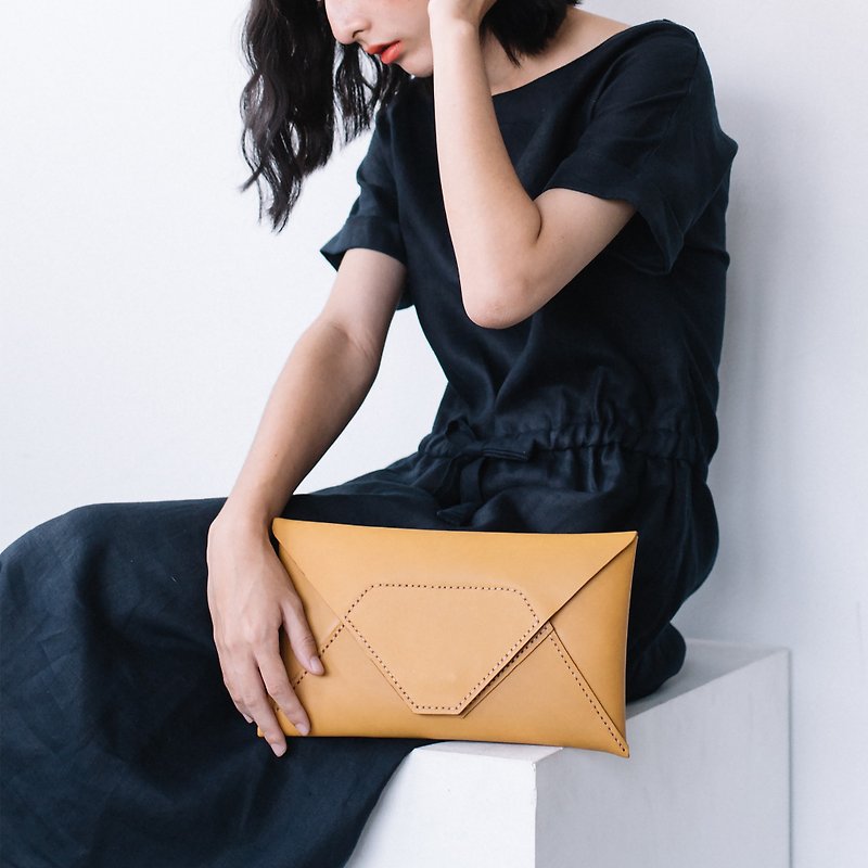 HANDMADE HIGH QUALITY JAPANESE VEGETABLE TANNED COW LEATHER CLUTCH BAG-YELLOW/CREAM - 手拿包 - 真皮 黄色