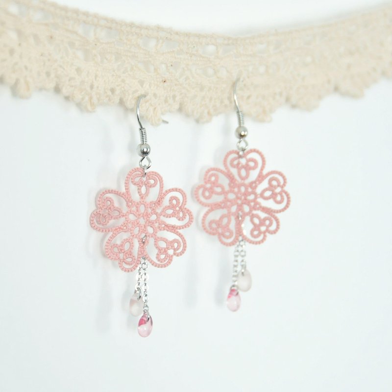 订制 樱花片片 耳环 桜の花  Sakura Cherry Blossom Earrings - 耳环/耳夹 - 绣线 粉红色