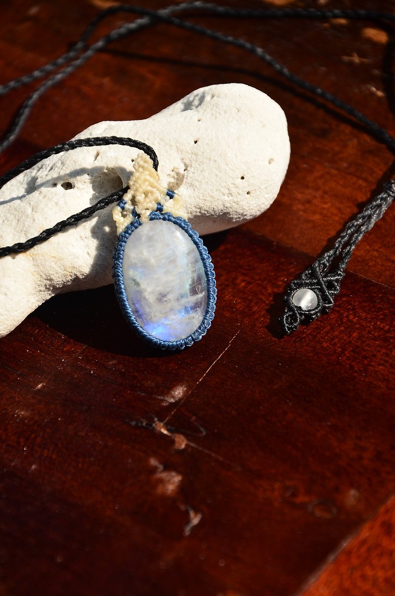 织途-月光石 花边编织项链 - 项链 - 宝石 蓝色