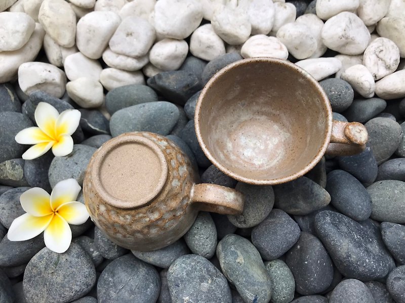 褐乳黄釉彩陶对杯 二个杯子 对杯 茶杯 咖啡杯 酒杯 陶杯 - 茶具/茶杯 - 陶 多色