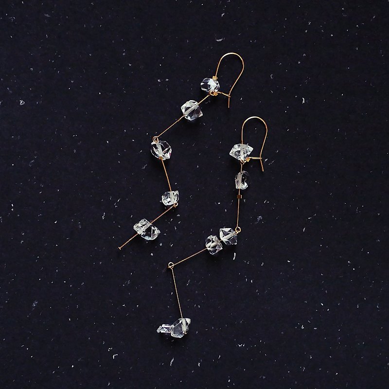 星河耳环 不对称天然闪灵钻 14K 独特 个性 定制 宇宙 赫尔基蒙 - 耳环/耳夹 - 宝石 白色