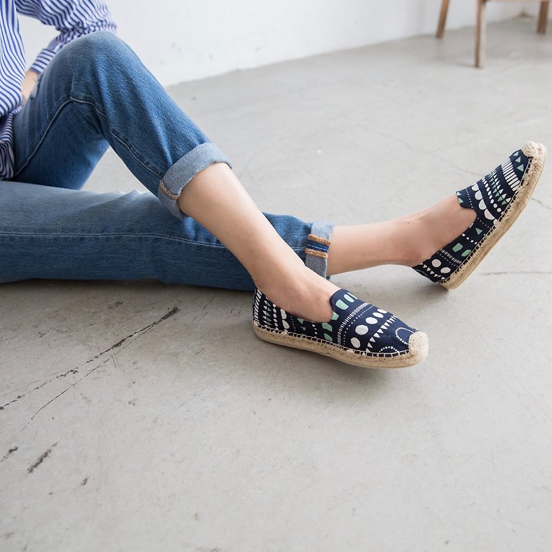 日本布料手工草编鞋-藏青几何 绝版 出清品 - 女款休闲鞋 - 棉．麻 蓝色
