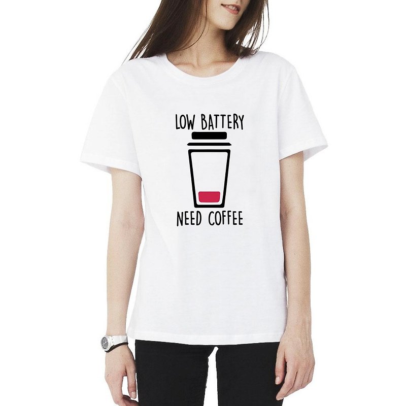 LOW BATTERY NEED COFFEE 男女短袖T恤 2色 咖啡文青礼物插画设计 - 女装 T 恤 - 棉．麻 多色