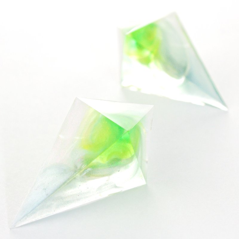 鋭角ピラミッドピアス(プリトヴィツェ湖) - 耳环/耳夹 - 其他材质 绿色