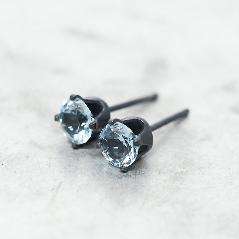 Sky Blue Topaz Black Earrings - Black Sterling Silver - 5mm Round - 耳环/耳夹 - 其他金属 蓝色