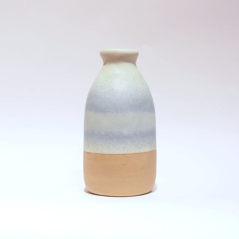 手作渐层蓝牛奶瓶造型花器 - 花瓶/陶器 - 陶 蓝色