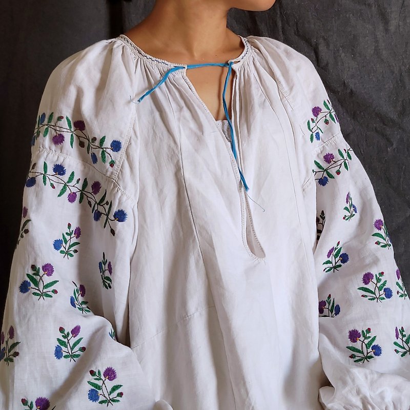 BajuTua /古着/ 1940's 乌克兰手缝刺绣上衣 - 蓝紫花朵 - 女装上衣 - 棉．麻 多色