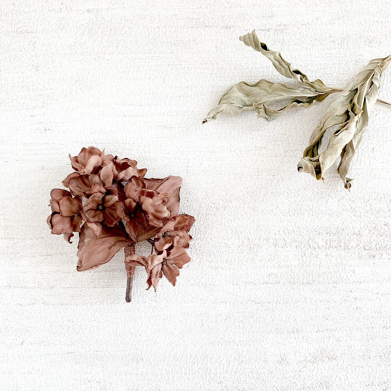 Corsage : Hydrangea of sepia color. (Type-B) - 胸花/手腕花 - 棉．麻 咖啡色