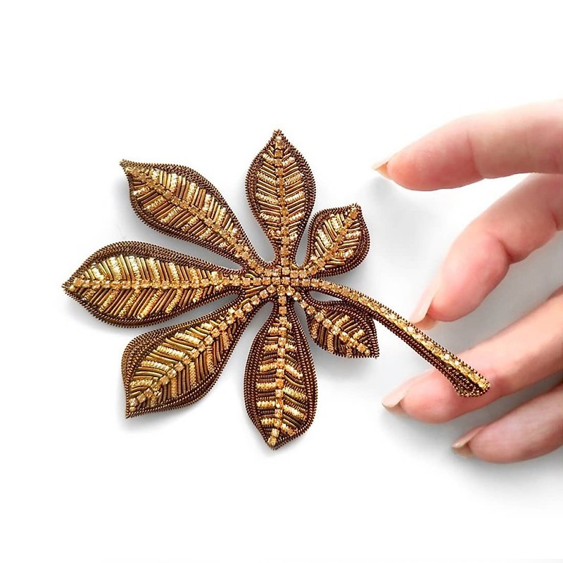 Chestnut leaf brooch embroidery, Leaf pin - 胸针 - 其他材质 