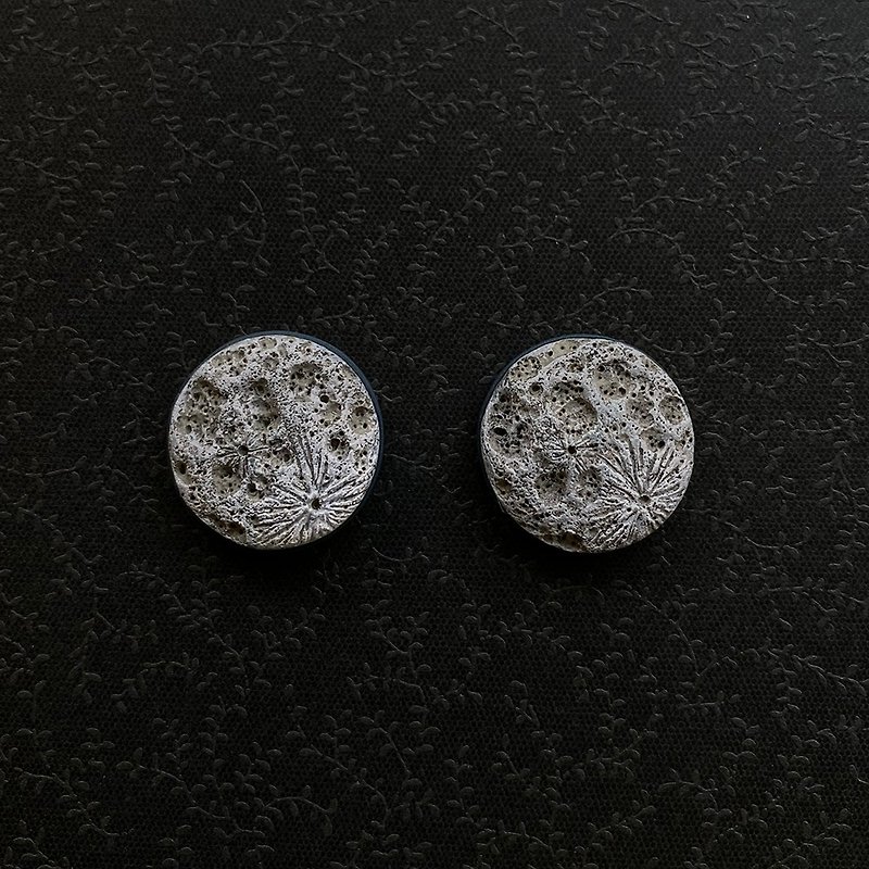 贴耳月球月亮软陶耳环-moon polymer clay earrings - 耳环/耳夹 - 陶 黑色