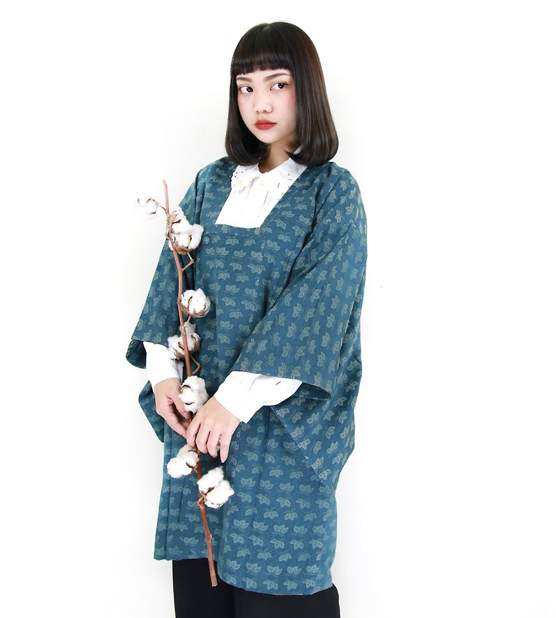 Back to Green::日本带回 孔雀绿 满版叶子  vintage kimono (KBI-60) - 女装休闲/机能外套 - 丝．绢 