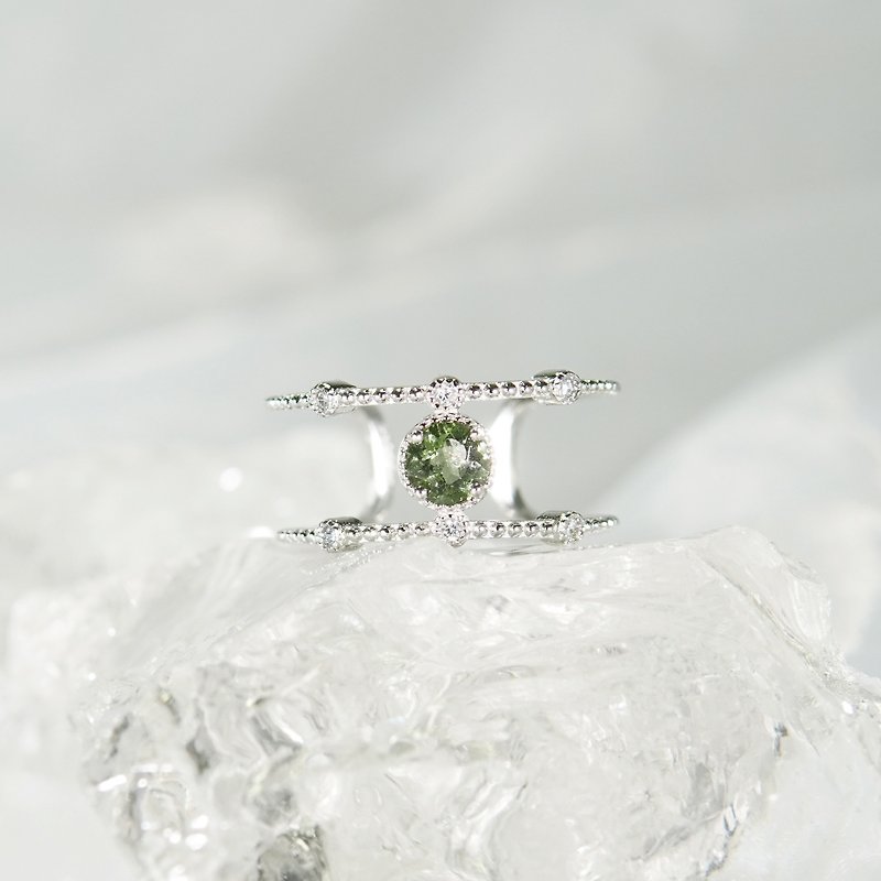 宝石切割捷克绿陨石。闪灵钻三环 开口戒指 - 戒指 - 宝石 绿色
