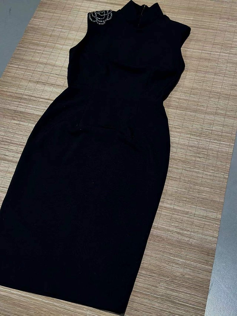 港式旗袍气质黑色亚麻垫肩立领 - 旗袍 - 棉．麻 黑色