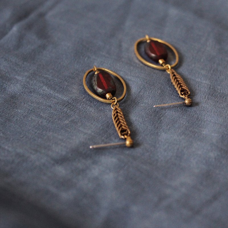 古典红玻璃珠 黄铜穗链耳环 - 耳环/耳夹 - 其他金属 红色