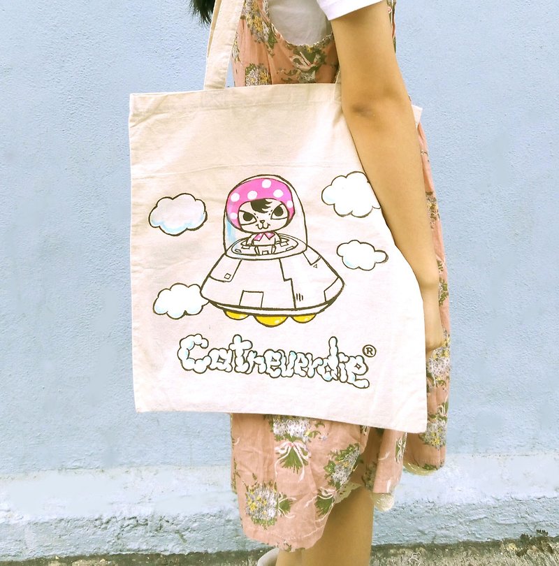 香港设计品牌飞碟包头不死猫手绘tote bag/帆布袋/环保袋/大袋 - 侧背包/斜挎包 - 棉．麻 白色