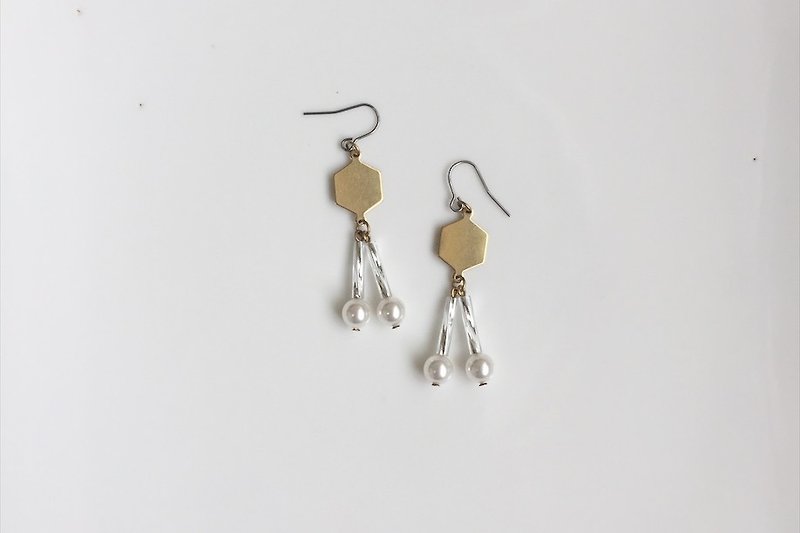 YA YA YA 珍珠黄铜造型耳环 - 耳环/耳夹 - 玻璃 银色