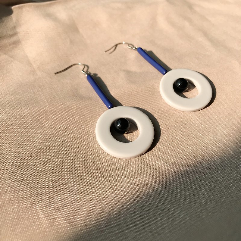 童趣感黑玛瑙灰色圆圈珠耳环 - 耳环/耳夹 - 塑料 蓝色