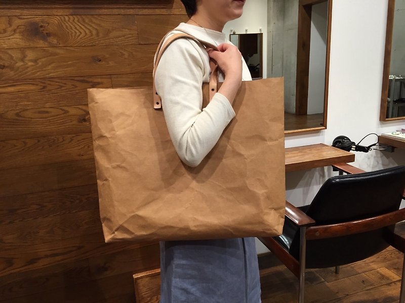 手提袋 Tote Bag Grand 大包包 /肩背 : Tyvek 和牛皮纸袋 / 防水 / 抗撕破 / 牛皮纸 / 日常包款 - 手提包/手提袋 - 纸 咖啡色