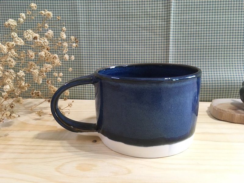 神秘海-手工陶杯(白) - 咖啡杯/马克杯 - 陶 蓝色