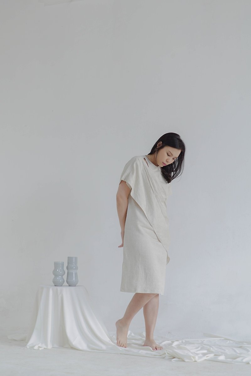 Cut-out Dress with front drapery - Beige - 洋装/连衣裙 - 棉．麻 卡其色