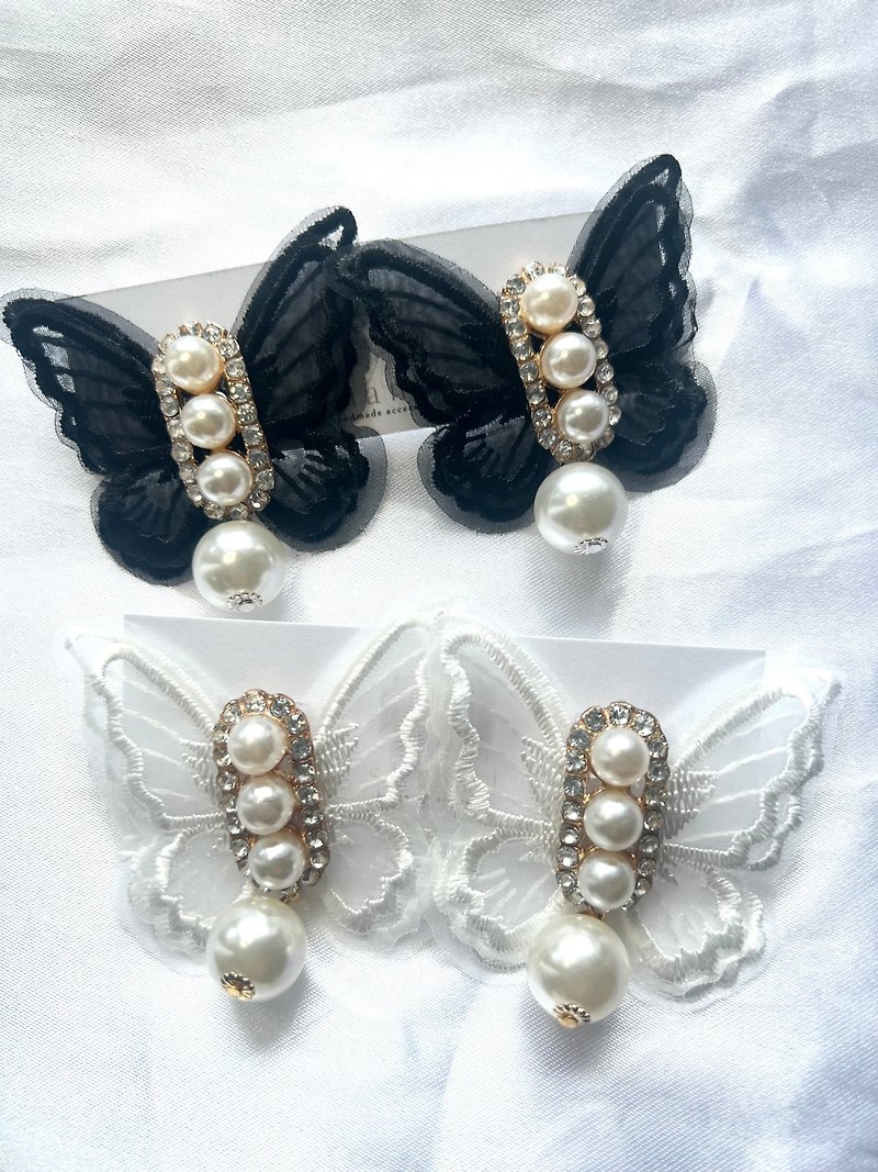 パールが揺れて可愛い　蝶とパールの個性的ピアス、イヤリング - 耳环/耳夹 - 绣线 白色