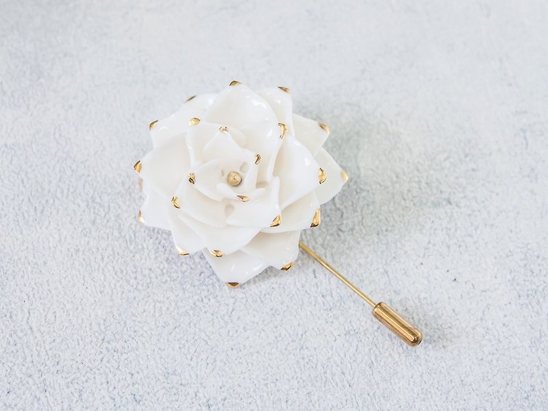 Thai Blossom ~ white & gold porcelain flower brooch pin ~ size L. - 胸针 - 陶 金色