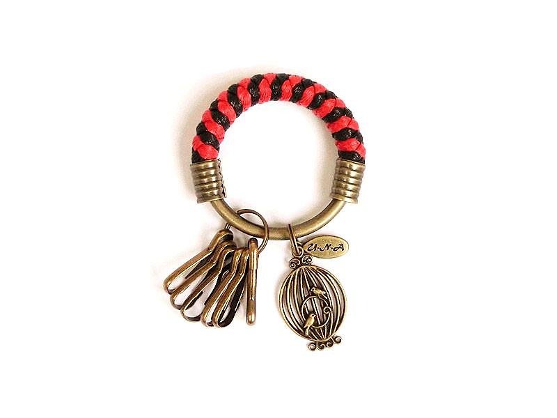钥匙圈(小)5.3CM 红+黑+椭圆形鸟笼 手工 编织 腊绳 铁环 定制化 - 钥匙链/钥匙包 - 其他金属 多色