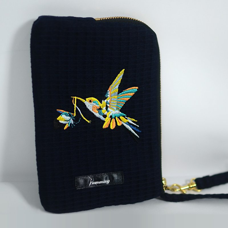 humming- 刺绣随身包 手机包 护照包 钱包 送花礼蜂鸟 - 手拿包 - 绣线 蓝色