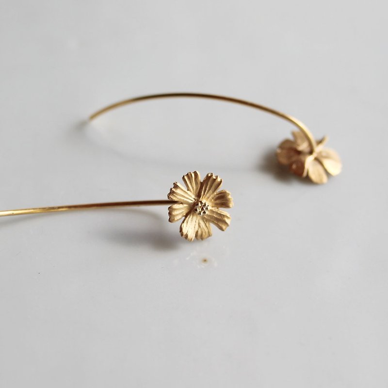Cosmos earrings - 耳环/耳夹 - 其他金属 金色