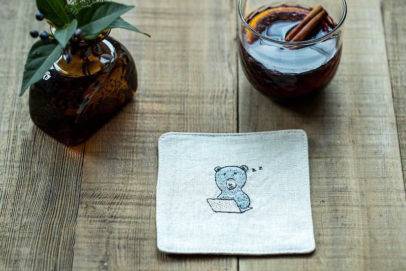 台湾黑熊刺绣杯垫 原麻色 - 杯垫 - 棉．麻 白色