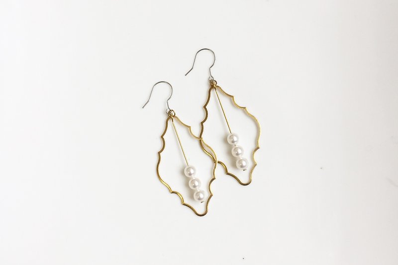 爱恋violin 珍珠黄铜造型耳环 - 耳环/耳夹 - 宝石 金色