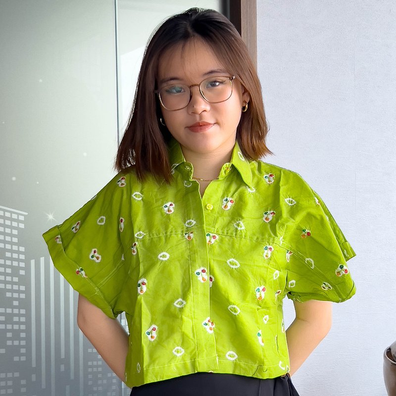 印尼蜡染可爱少女风短版衬衫 PUPUT - 苹果绿 - PUP008 - 女装上衣 - 棉．麻 绿色