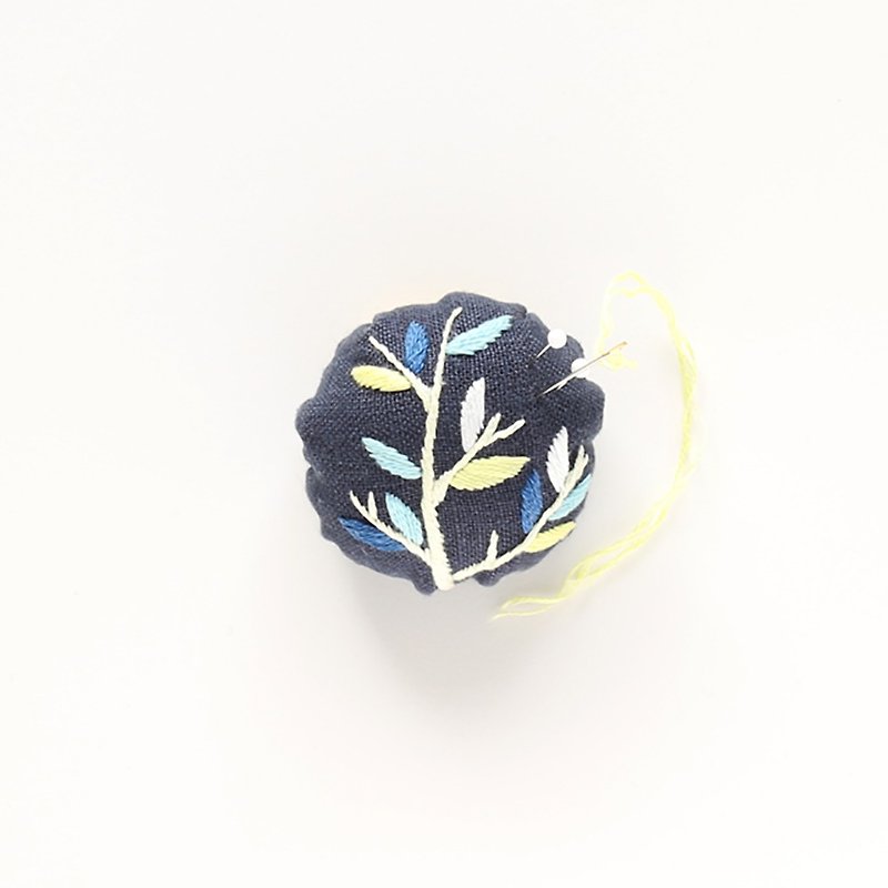 木の枝ピンクッション 刺繍キット - 编织/刺绣/羊毛毡/裁缝 - 绣线 蓝色