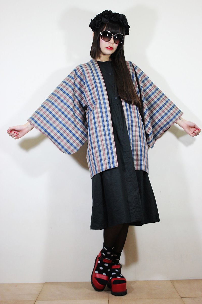 F2073[日本制和服](Vintage)灰色底蓝色粉红色格纹日本和服羽织（はおり） - 女装休闲/机能外套 - 棉．麻 灰色